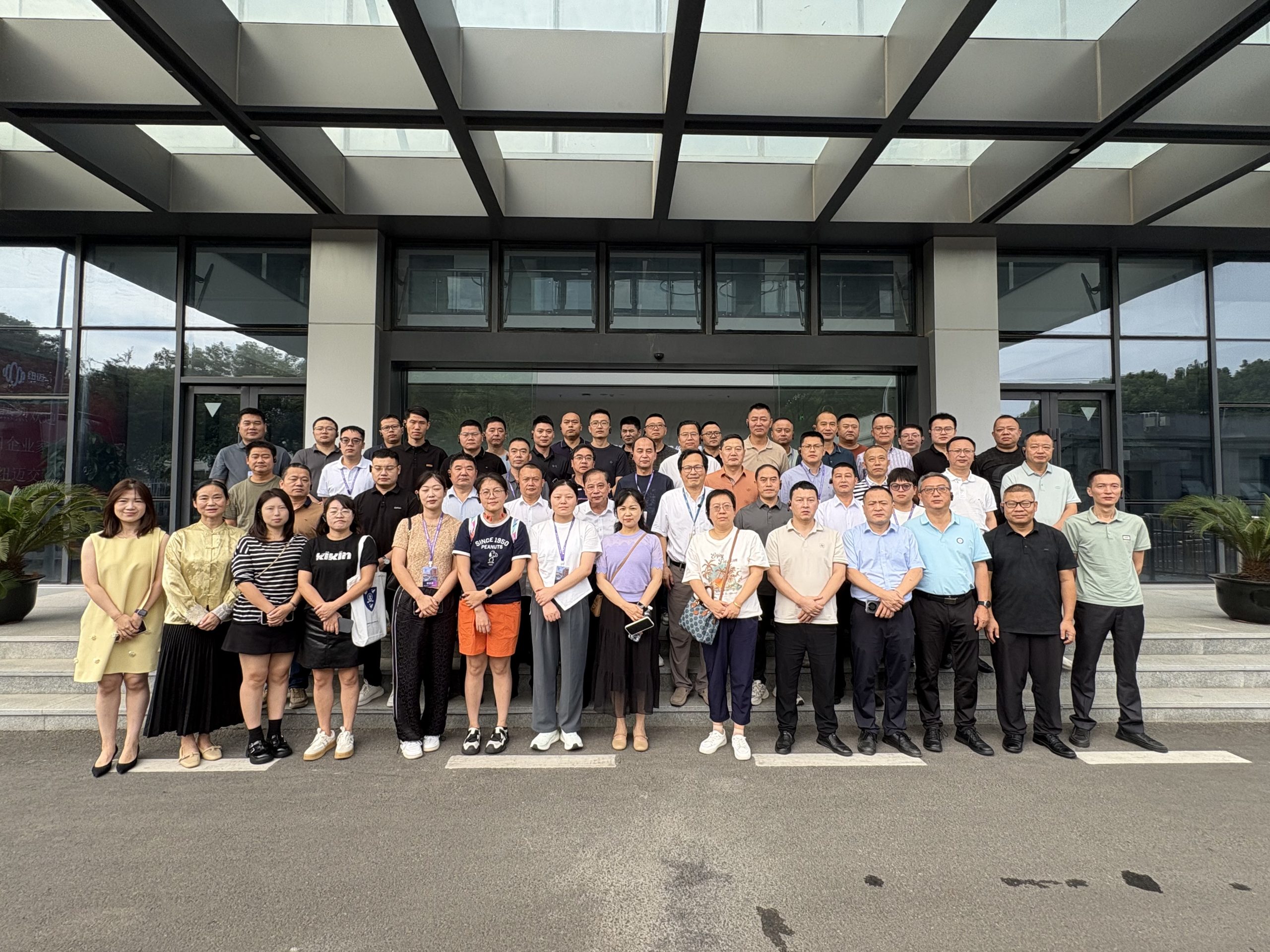 专精特新企业家代表团走进开云足球